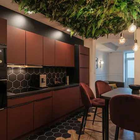 L'improbable Raffine, Elegant Et Chaleureux