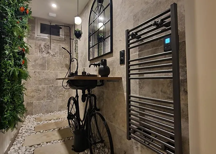 Appartement L'improbable Raffiné, élégant Et Chaleureux Les Hauts-Saint-Jean